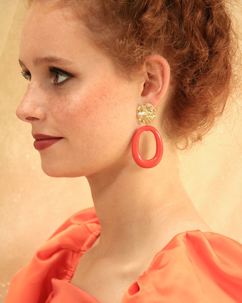 Boucles Néréides Acrylique Corail Portée - Artisanat Bordeaux