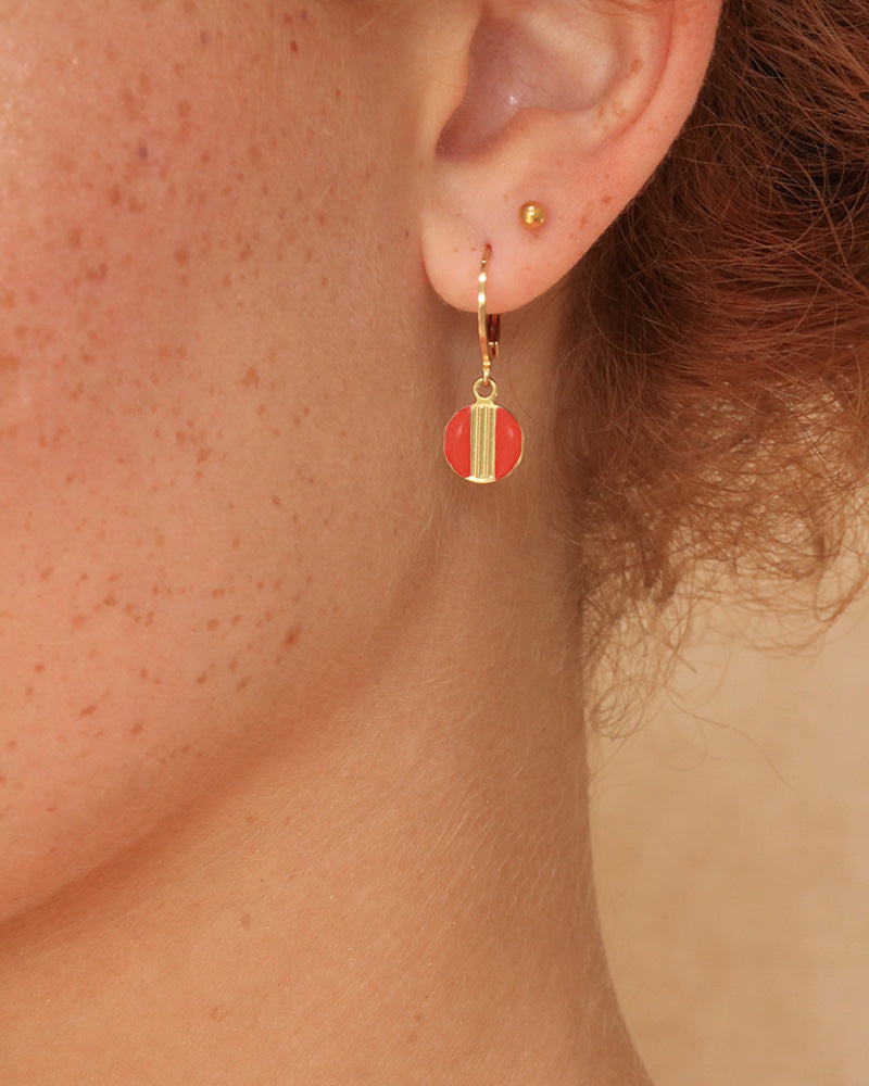 Boucle corail porté, création artisanale Aurélie Joliff, bijouterie Bordeaux.