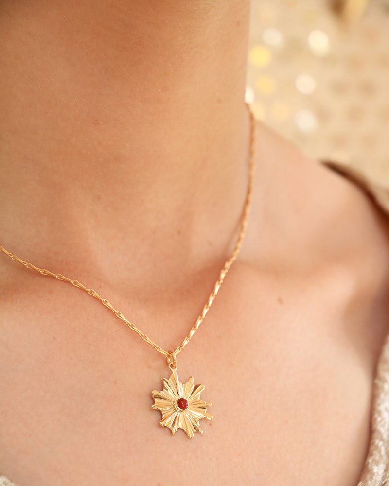 Collier Résurrection Cornaline Porté - Artisanat Bordeaux