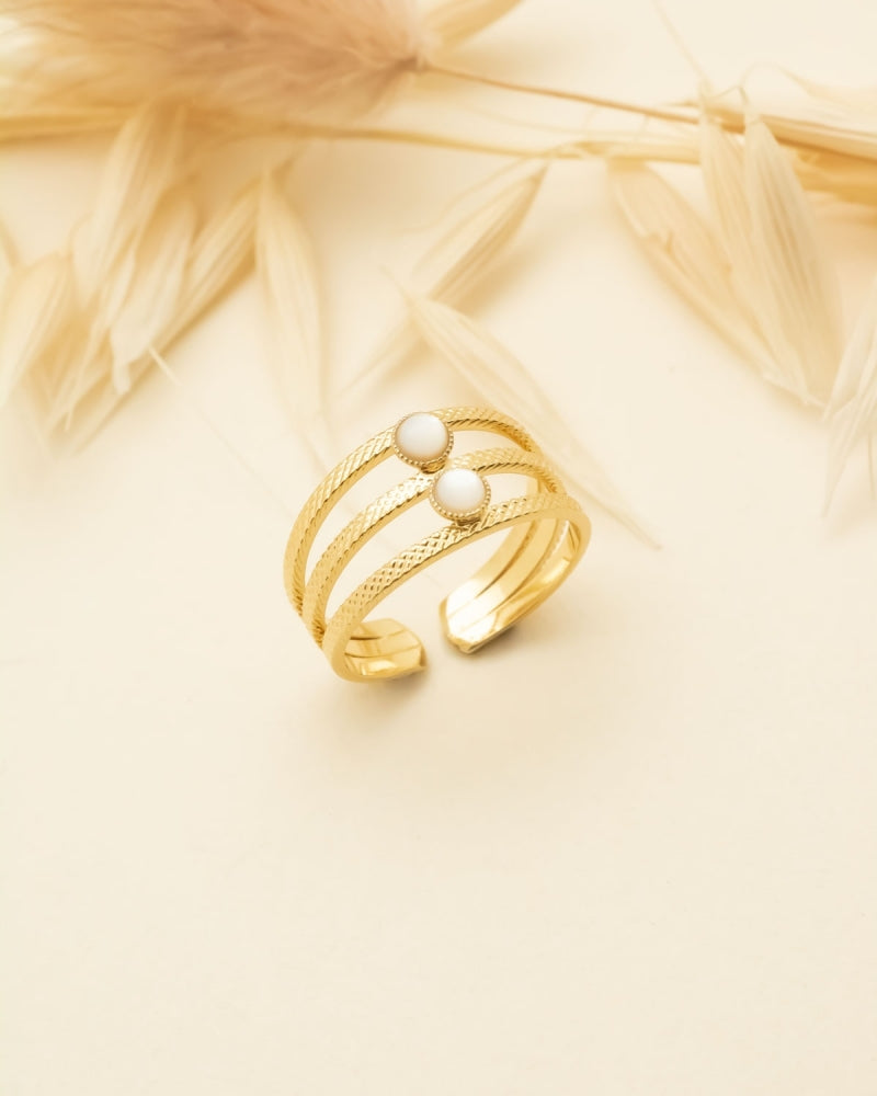 Bague nacre blanc, création artisanale Aurélie Joliff, bijouterie Bordeaux.