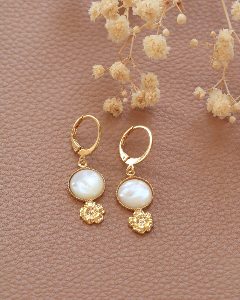 Boucle Petites Pendantes Eclosion Nacre Blanc - Artisanat Bordeaux