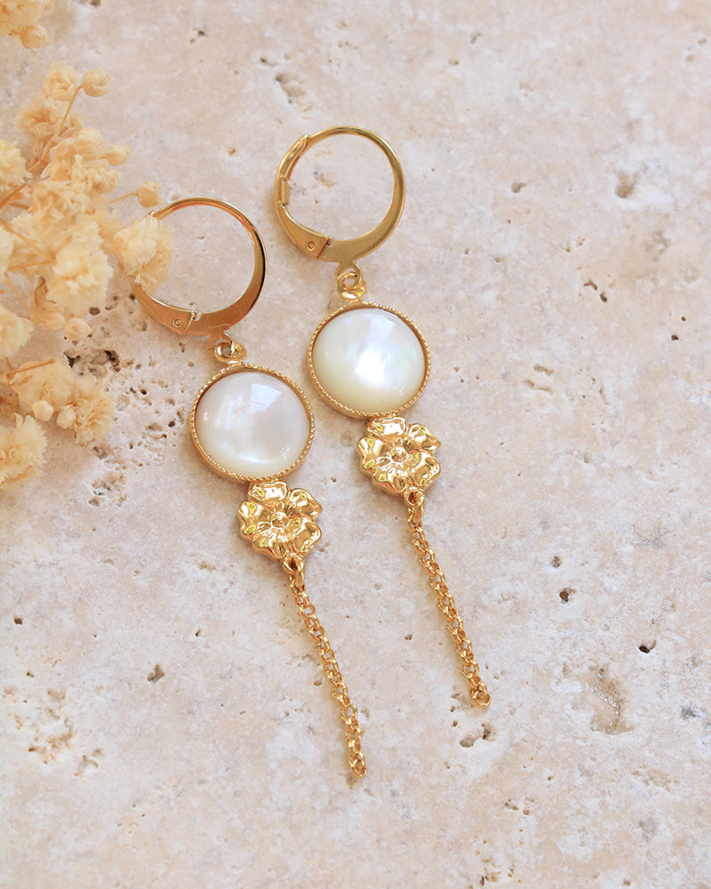 Boucle Pendantes Eclosion Nacre Blanc - Artisanat Bordeaux