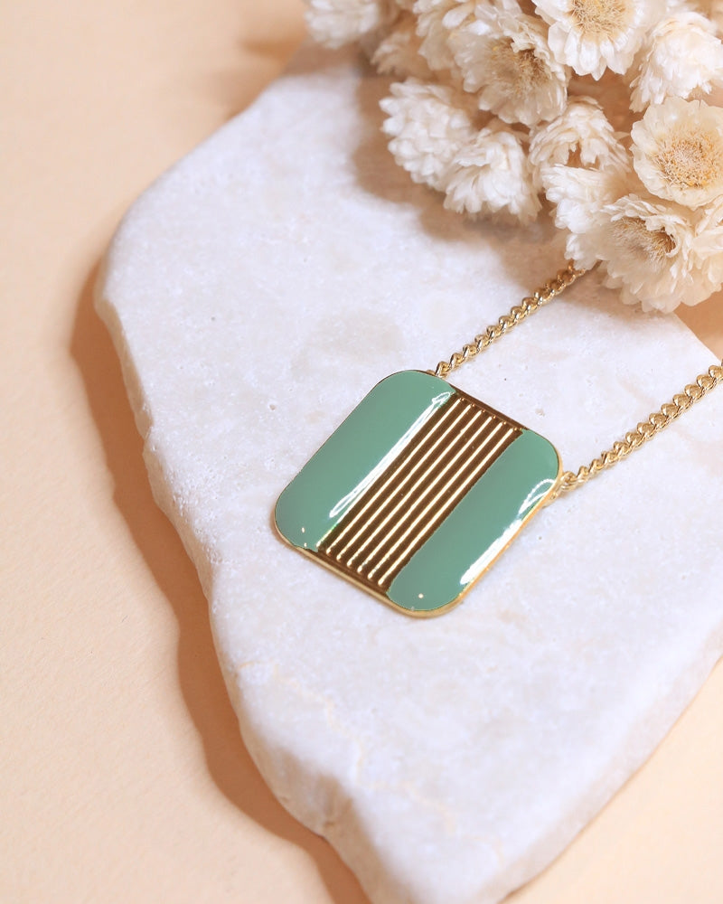 Collier vert eucalyptus, création artisanale Aurélie Joliff, bijouterie Bordeaux.